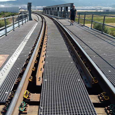 Kompozitní překrytí železničního mostu v Lužiankách