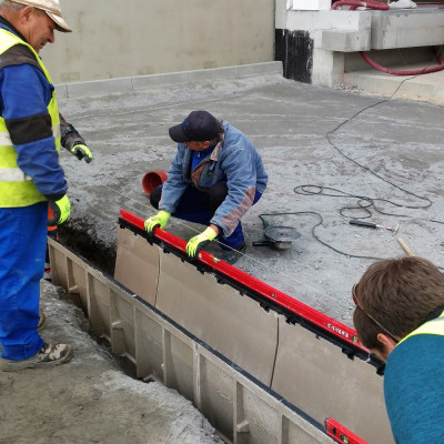 MEADRAIN ENS 4000 bezpečně zajišťuje odvodnění ramp ve výrobním areálu u Karlových Varů